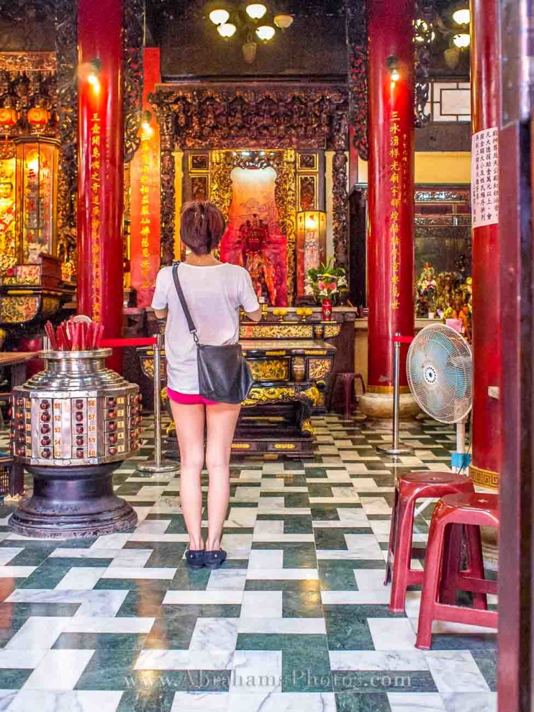 Young Lady Praying Sanfong Temple