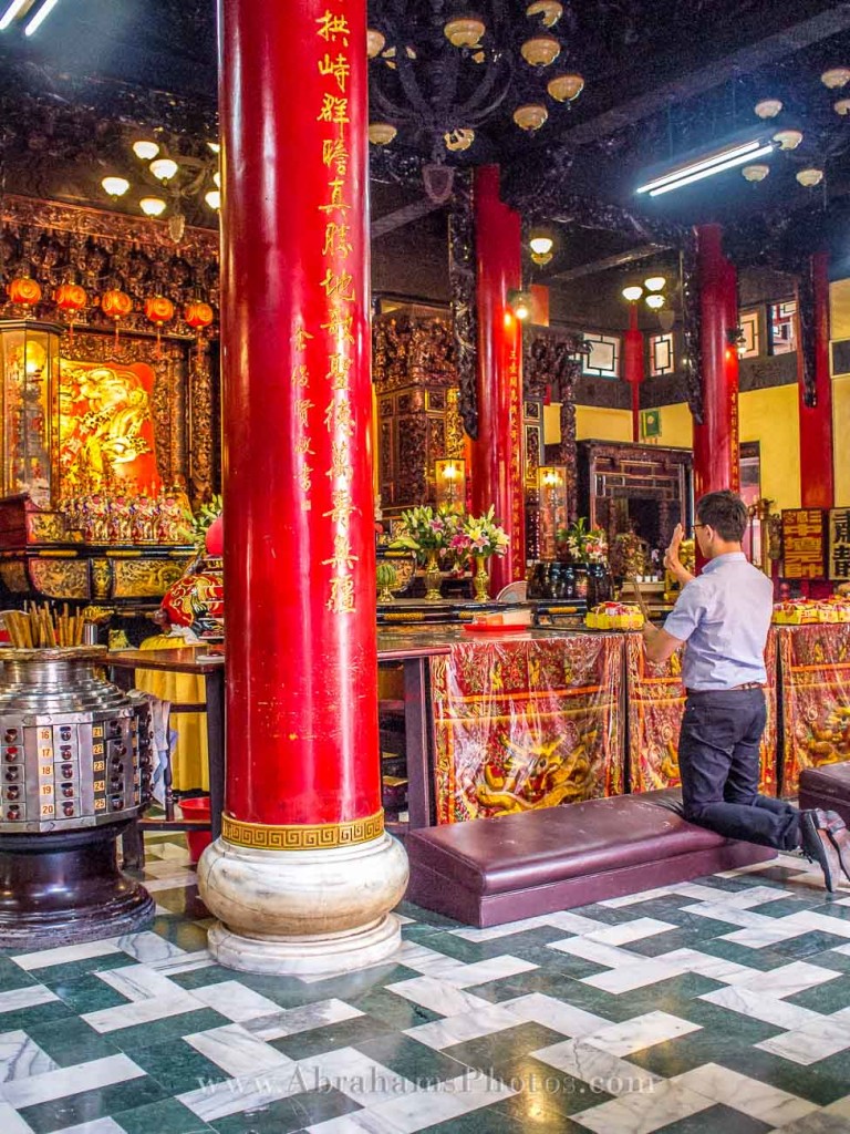 Man Praying Sanfong Temple Kaohsiung Taiwan